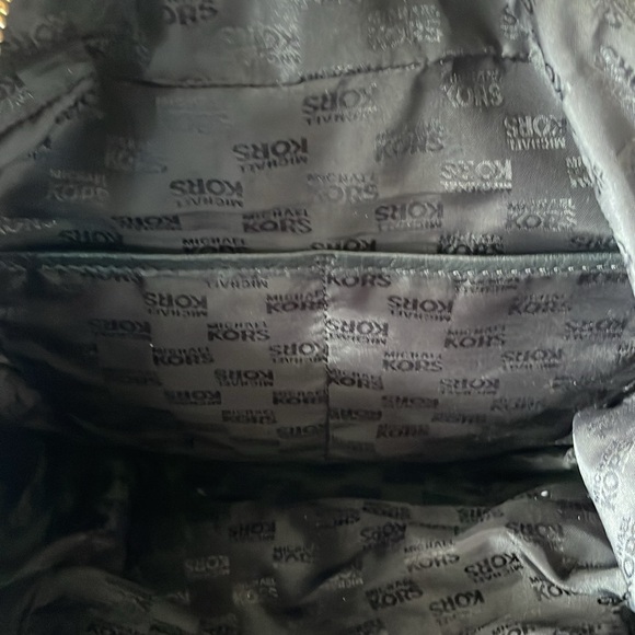 Michael kors black leather handbag gold hardware multiple pockets - Picture 10 of 10